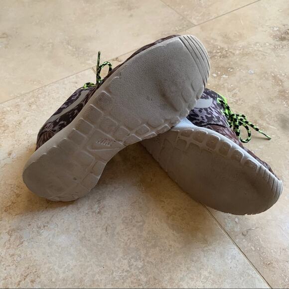 Womens Nike Roshe Run Print sz 6.5 sneaker shoe - Picture 2 of 10